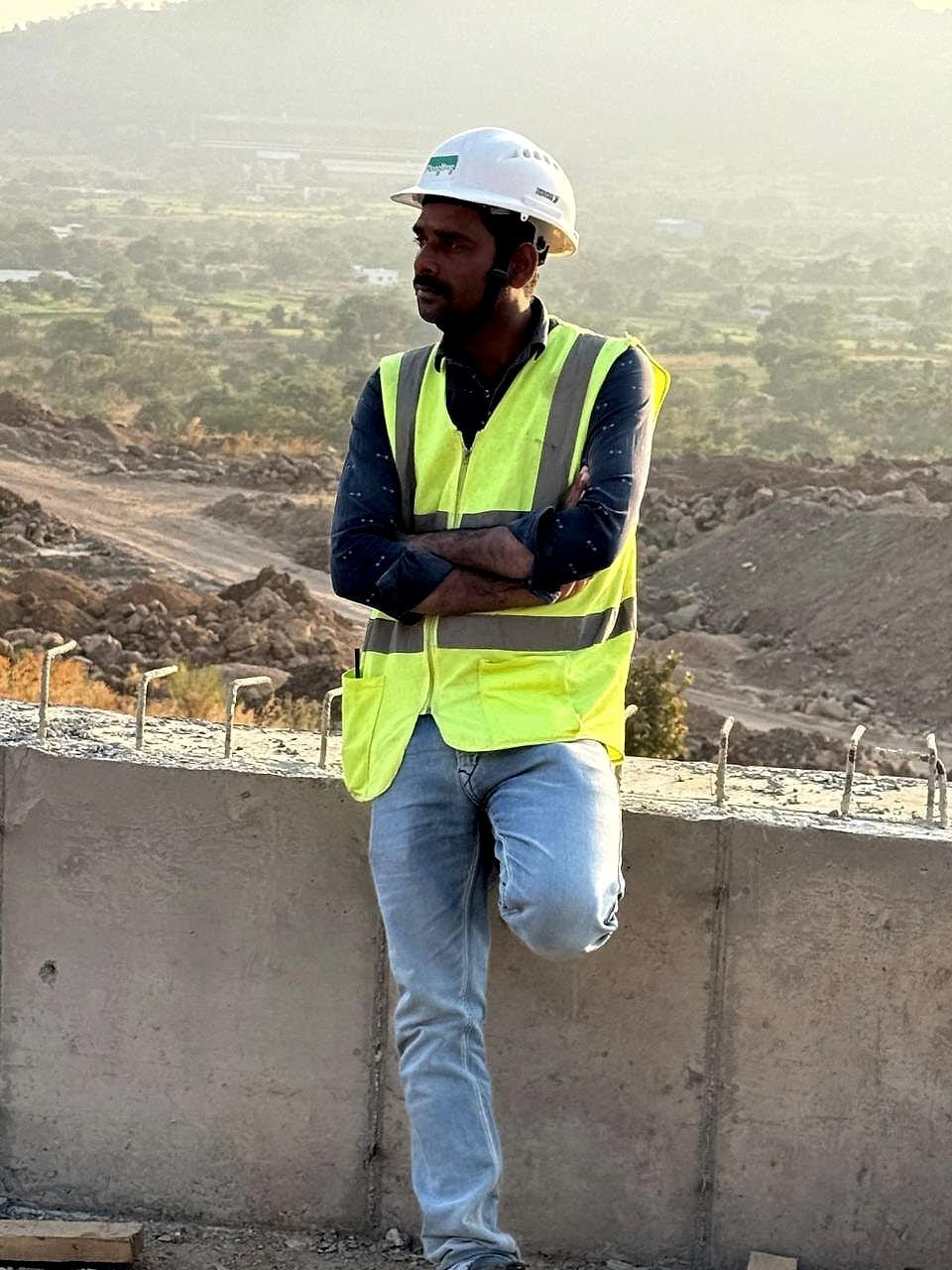 KVK site engineer wearing a hard hat and reflective vest