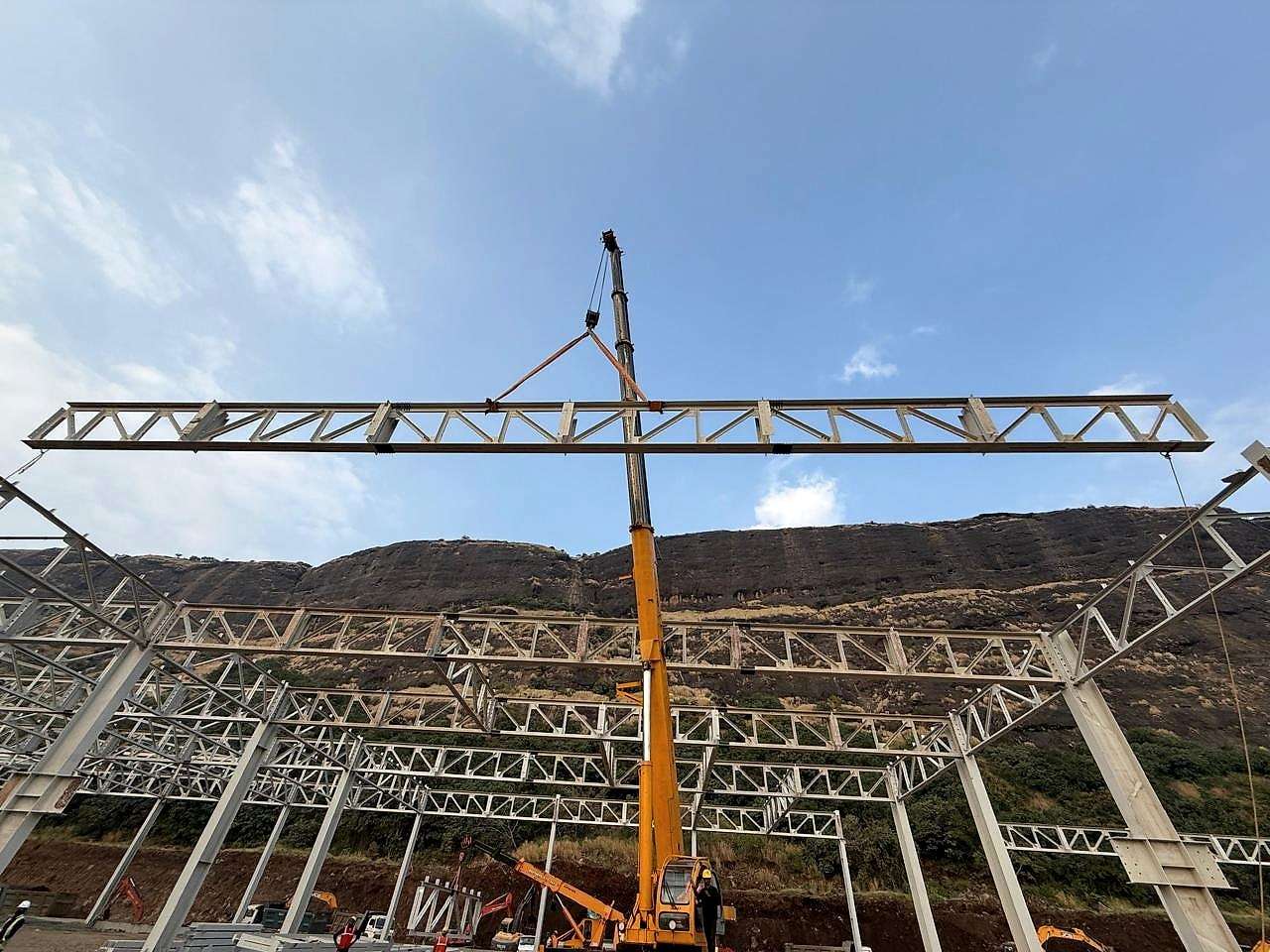 A long-span roof truss lifted into place by KVK Industries at the Hyundai car plant in Pune